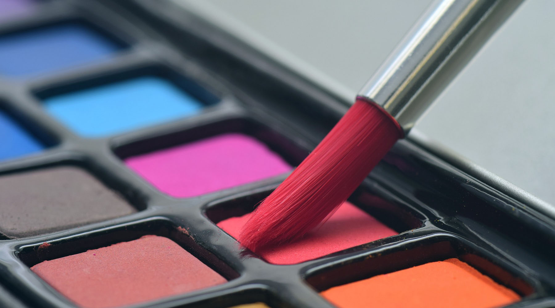LES COULEURS DE LA PIÈCE